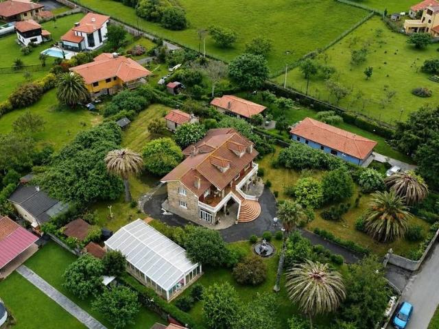 Exclusiva Villa / Chalet en venta Avilés, España