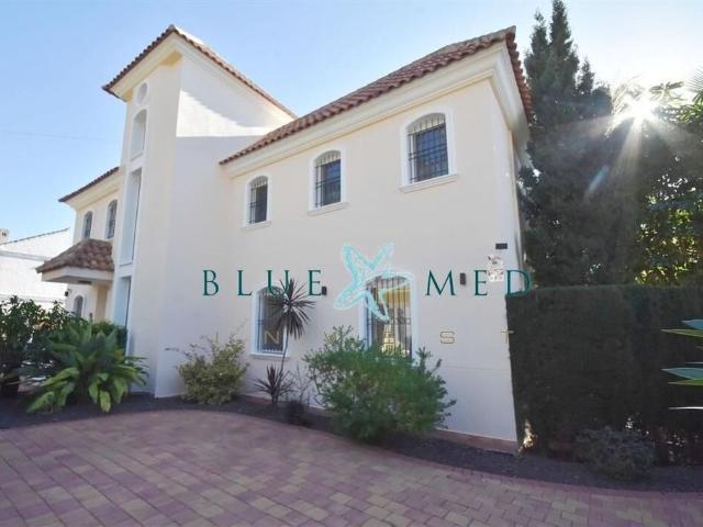 Exclusiva Villa / Chalet en venta Cartagena, España