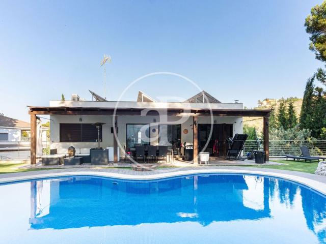 Exclusiva Villa / Chalet en venta Chiva, España