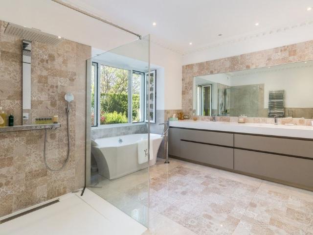 Exclusiva Villa / Chalet en venta Estepona, España