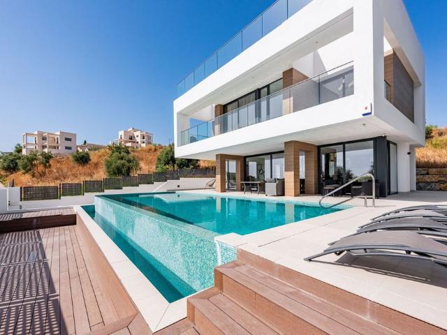 Exclusiva Villa / Chalet en venta Estepona, España
