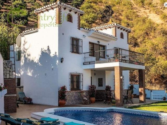 Exclusiva Villa / Chalet en venta Iznate, España