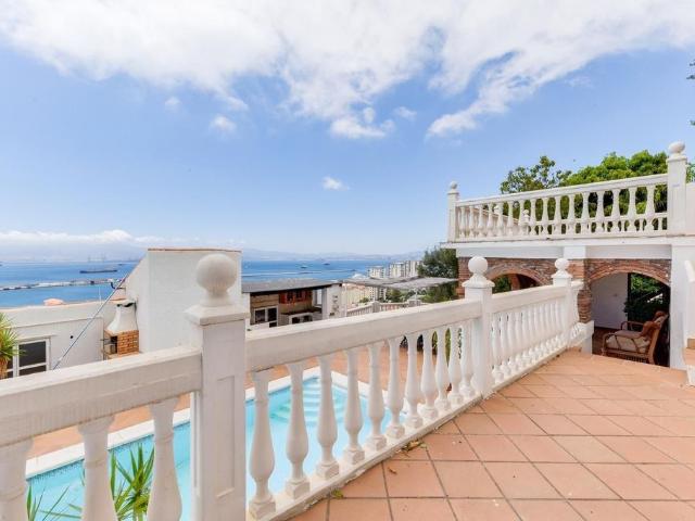 Exclusiva Villa / Chalet en venta La Línea de la Concepción, Andalucía