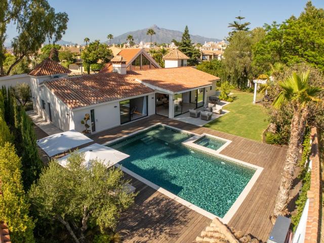 Exclusiva Villa / Chalet en venta Puerto Banús, España