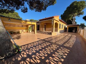 Exclusiva Villa / Chalet en venta Playas de Orihuela, España
