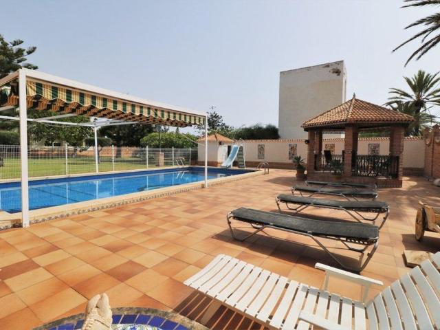 Exclusiva Villa / Chalet en venta Playas de Orihuela, España