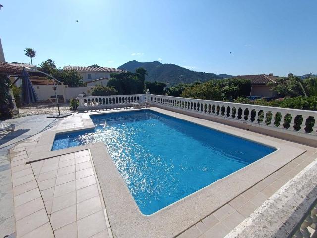 Exclusiva Villa / Chalet en venta Rosas, España
