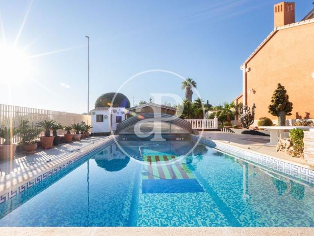 Exclusiva Villa / Chalet en venta San Antonio de Benagéber, España