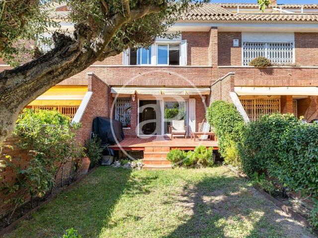 Exclusiva Villa / Chalet en venta San Feliú de Llobregat, Cataluña