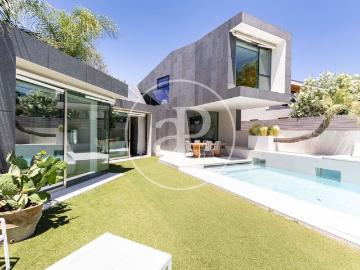 Exclusiva Villa / Chalet en venta Sant Cugat, España