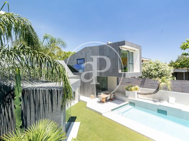 Exclusiva Villa / Chalet en venta Sant Cugat, España