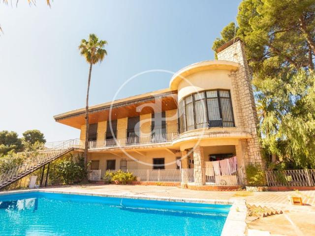 Exclusiva Villa / Chalet en venta Torrente, España