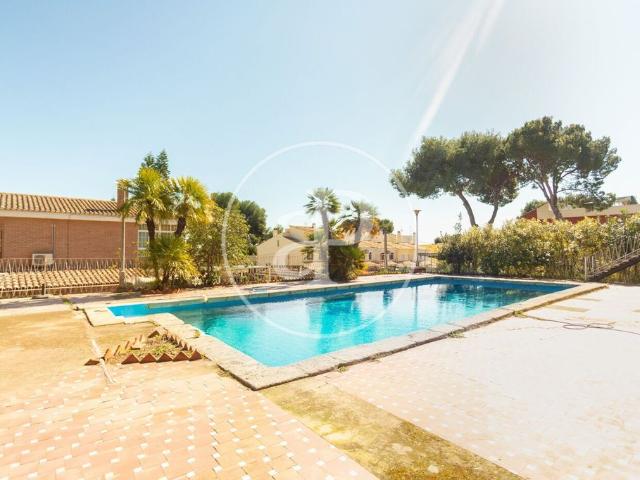 Exclusiva Villa / Chalet en venta Torrente, España