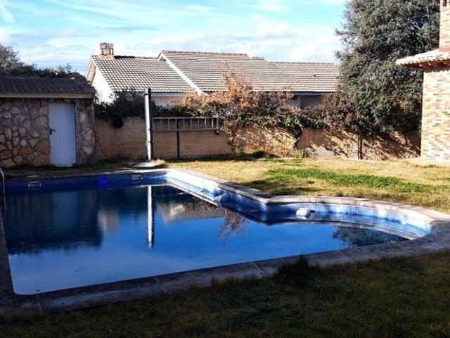 Exclusiva Villa / Chalet en venta Valdeaveruelo, España