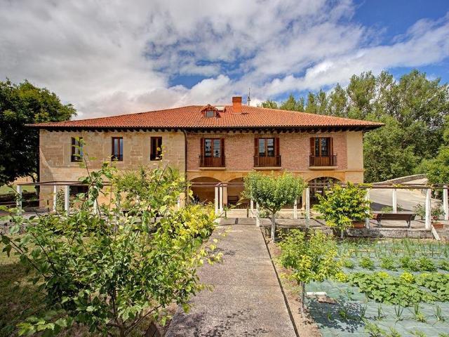 Exclusiva Villa / Chalet en venta Villamaderne, País Vasco