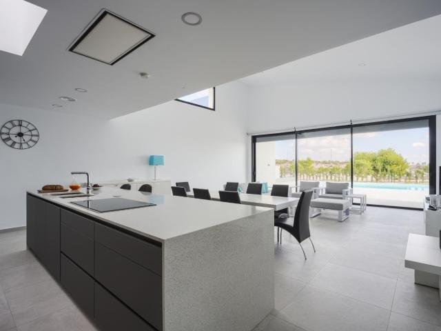 Exclusiva villa de 4 dormitorios en una sola planta con pisc. 195m² Baños y Mendigo