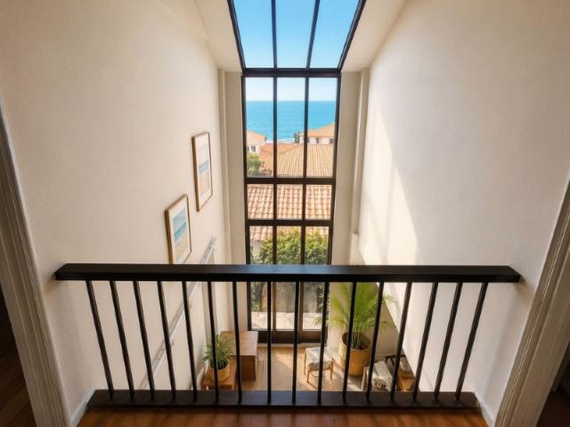 Exclusiva Villa de Diseño y Luz con Vistas Panorámicas en Radazul Alto
