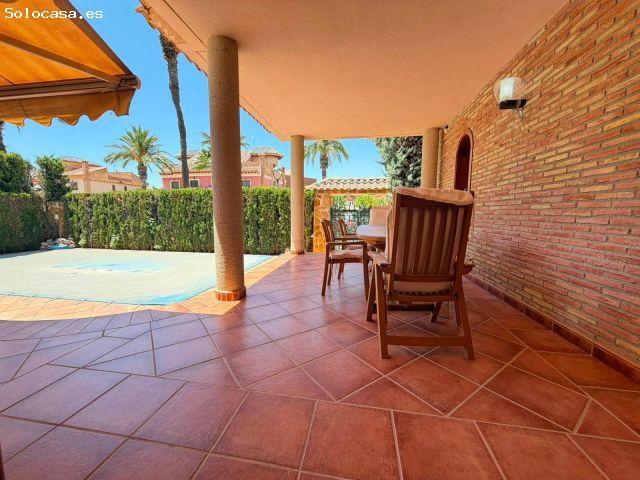 Exclusiva villa de diseño a escasos metros del Mar Menor