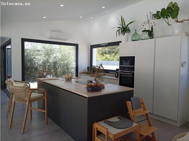 Exclusiva villa de diseño con piscina privada y casa de servicio en Bunyola