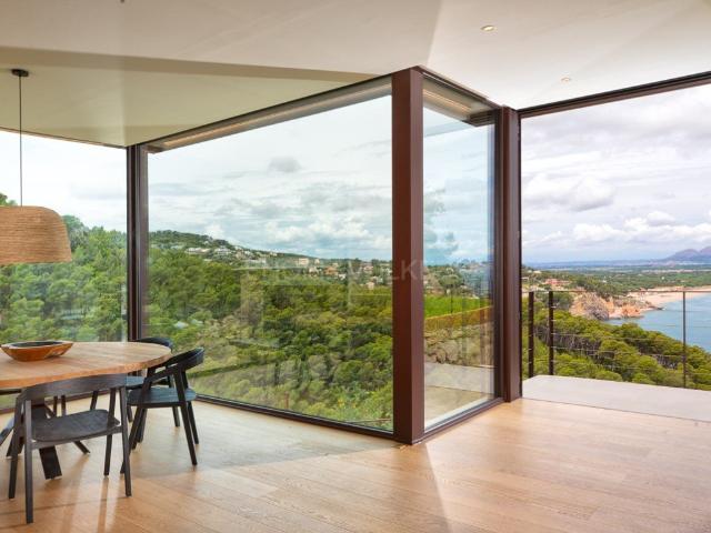 Exclusiva villa de obra nueva con vistas al Mediterráneo 249m² Begur
