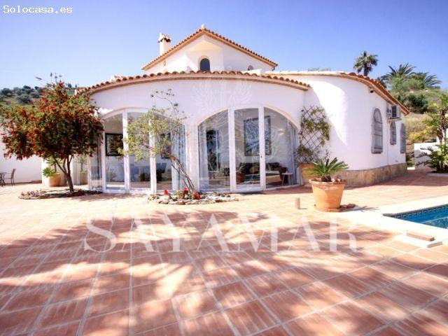 Exclusiva villa de lujo con vistas al mar, piscina, licencia turística y