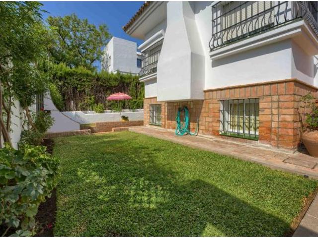 Exclusiva Villa de lujo situada en un enclave privilegiado de Tomares