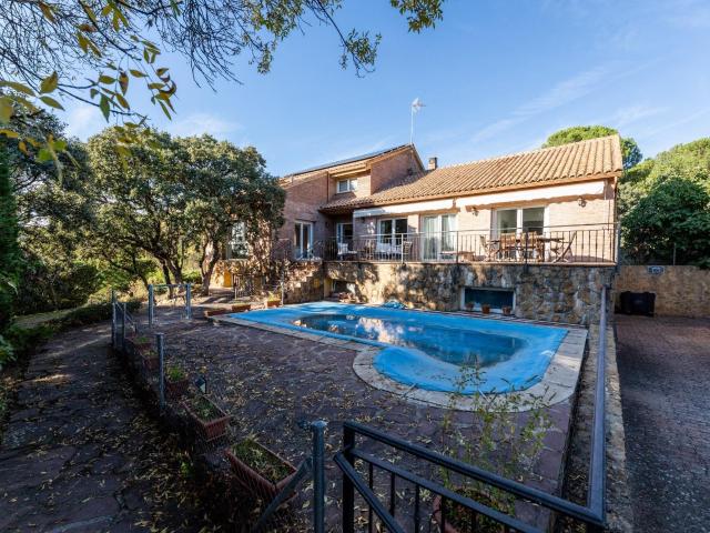 EXCLUSIVA VILLA EN LA BERZOSA
