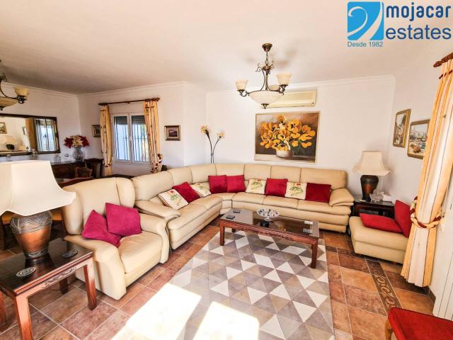 Exclusiva Villa en Mojacar Playa a la Venta con Piscina Climatizada y Vistas al Mar en La Parata, Mojácar, Almería