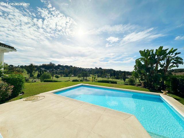 Exclusiva villa en primera línea de golf en El Paraíso, Benahavís – lujo, privacidad y vistas espect