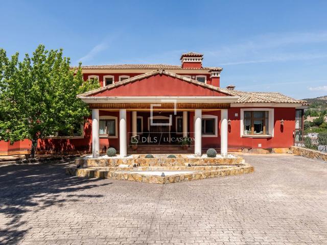 Exclusiva villa en venta en la prestigiosa Urbanización Golf. 1019m² Monte Rozas