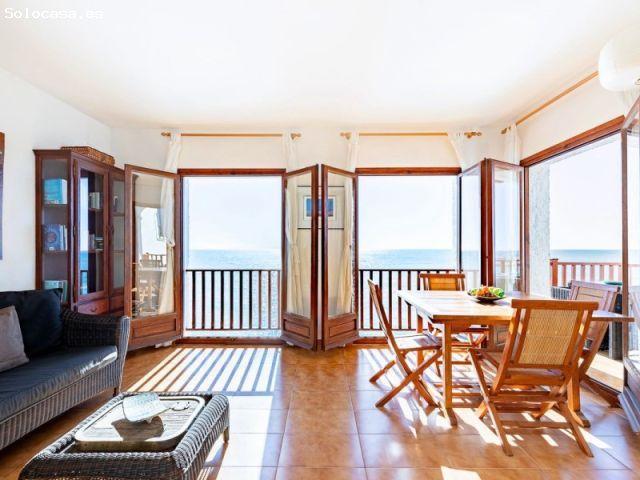 Exclusiva Villa en Venta en Primera Línea de Mar Punta Gaviota, Sitges