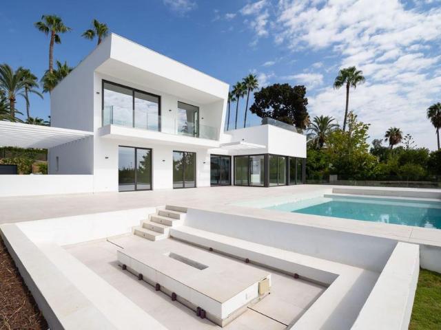 Exclusiva Villa en venta El Paraíso, Andalucía