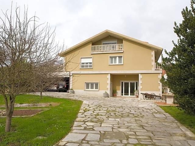 Villa / Chalet de lujo de 569 m2 en venta en Pontevedra, Galicia
