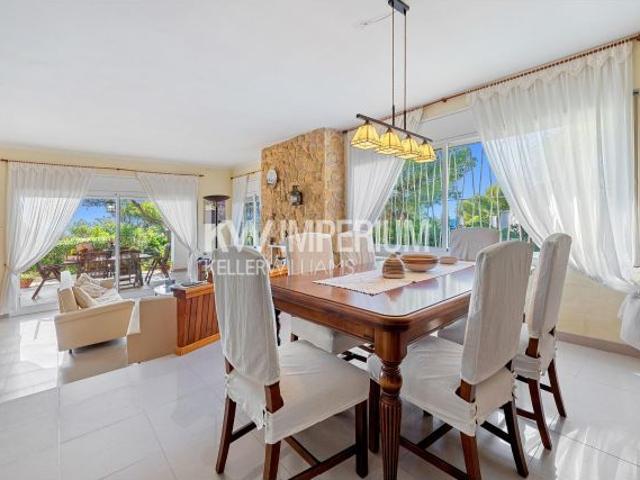 Exclusiva villa frente al mar