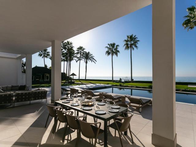 Exclusiva Villa Frente al Mar en Los Monteros