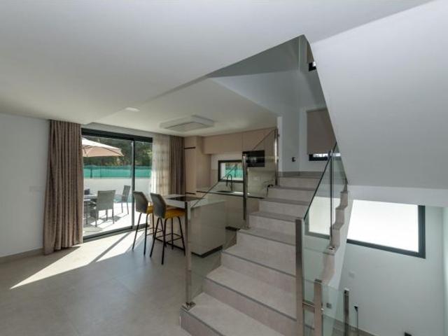Exclusiva Villa Independiente de Diseño Contemporáneo a 300 Metros de la Playa de Muchavista