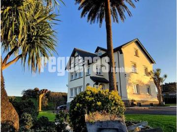 Exclusiva Villa Indiana de 1915 con vistas al mar en Luanco