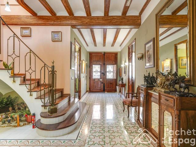 Exclusiva Villa Señorial Reformada con Ascensor
