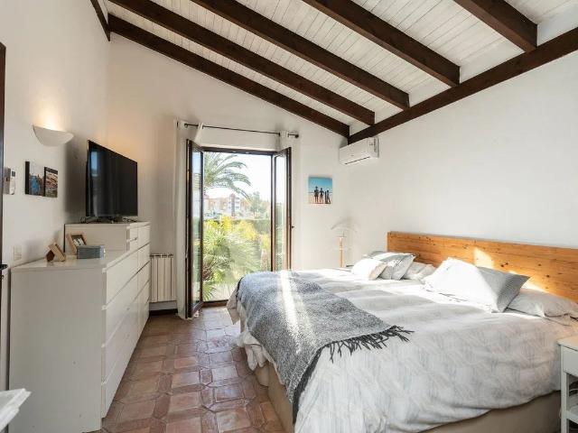 Exclusiva villa rústica con encanto, sol todo el día y gran. 244m² La Atalaya
