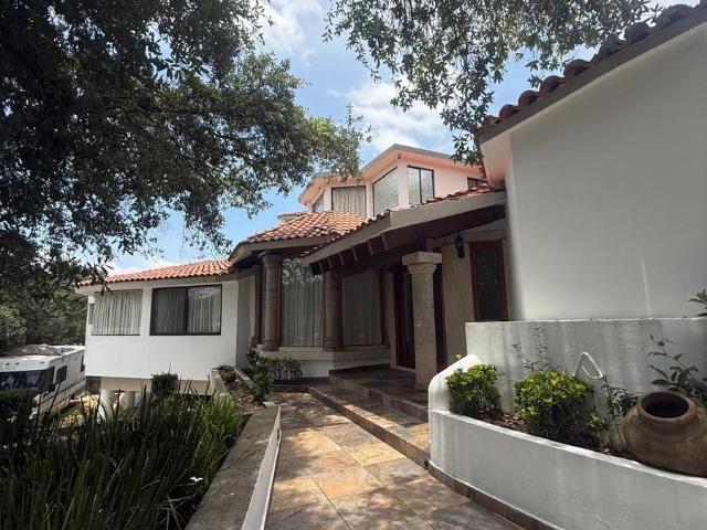 Exclusiva y lujosa propiedad en renta en Hacienda De Valle Escondido