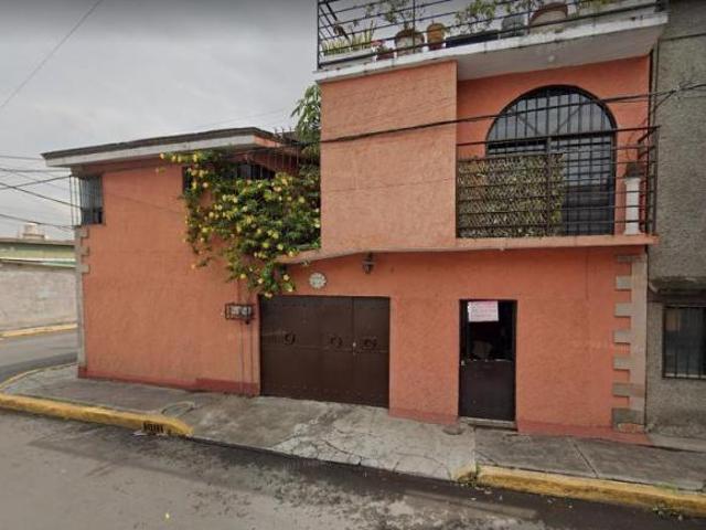 Exclusiva y moderna casa en venta en Xochimilco!