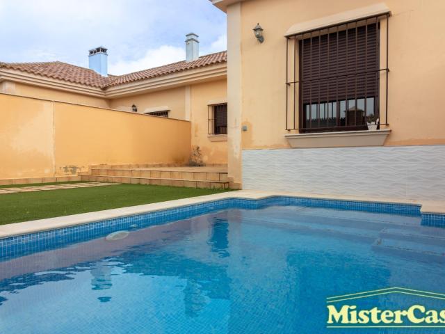 EXCLUSIVA ZONA NORTE, 1 sola planta, tres dormitorios con PISCINA PROPIA