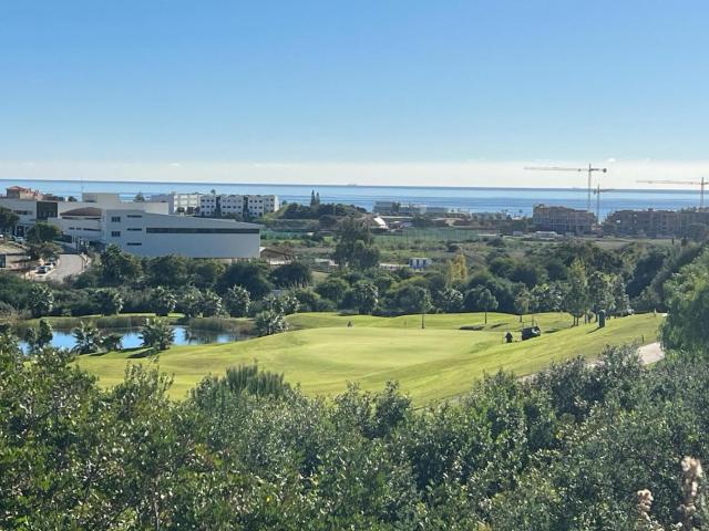 Exclusivas Villas de Obra Nueva en Primera Línea de Golf en. 220m² Estepona
