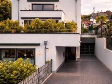 Exclusive 140 sqm Executive Apartment near Telekom & DHL | 2 balconies | 2 bathrooms | parkingr conditioning & wall box in Bonn Beuel Ramersdorf