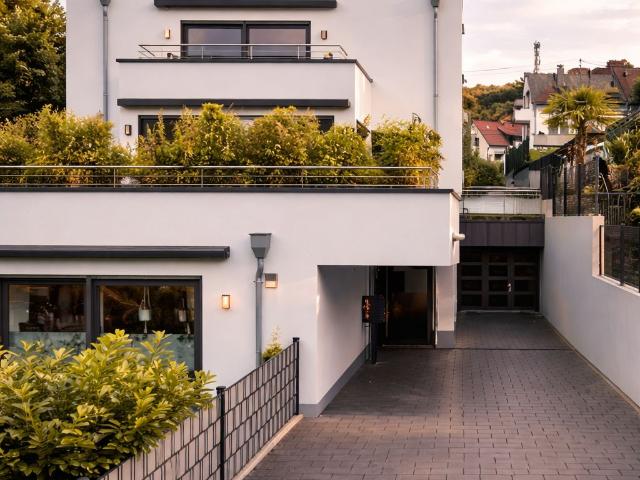 Exclusive 140 sqm Executive Apartment near Telekom & DHL | 2 balconies | 2 bathrooms | parkingr conditioning & wall box in Bonn Beuel Ramersdorf