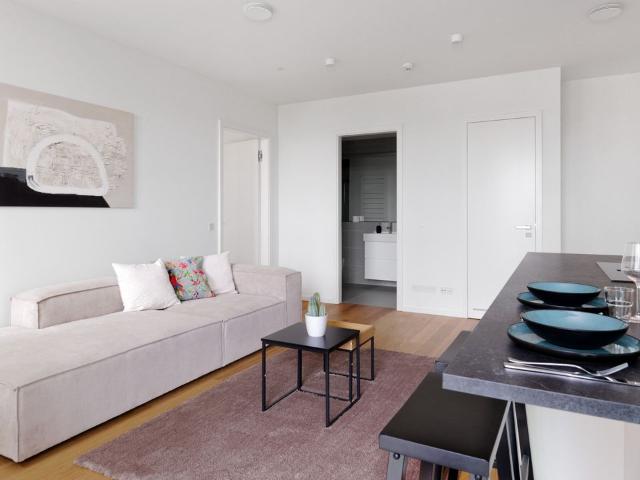 Exclusive 1 Bedroom Apartment by the River Main – Hafenpark Living, Frankfurt Amsterdam Apartments for Rent