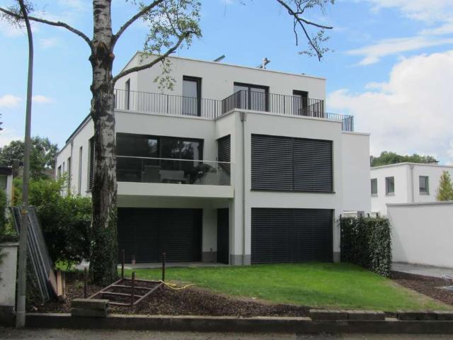 Exclusive 2 Zi.Whg. mit 2 Bädern und großem sonnigen Balkon