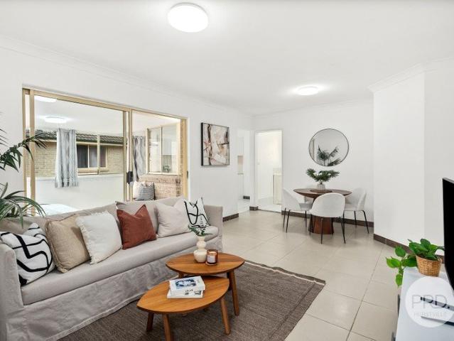 Exclusive 2 Bedroom Retreat With Sunroom In A Convenient Locale