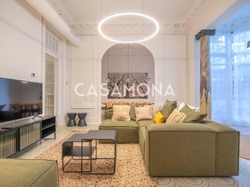 Exclusive 4 Bedroom Apartment with Historic Catalan Features in Central Eixample