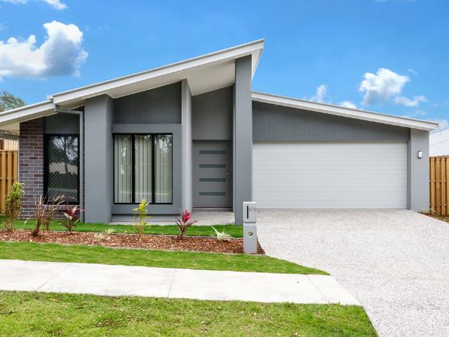 EXCLUSIVE 4 BEDROOM HOME IN COOMERA WATERS